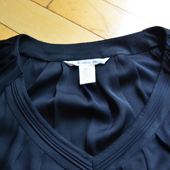 Diane Von Furstenberg Cahil Silk Black Top Blouse Size 8 - Picture 2 of 9